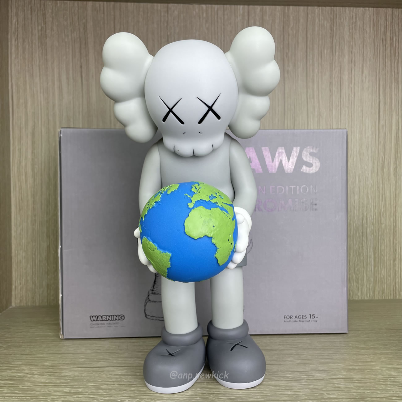 Kaws The Promise Grey Figure (7) - newkick.cc